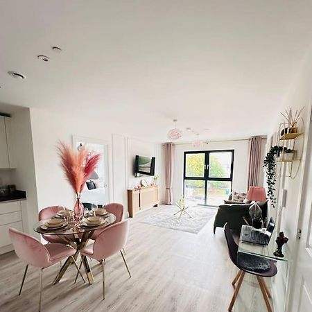 Central Derby Urban 2 Bedroom Flat - An Oasis Of Elegance! Free Parking And Wifi Suitable For Families And Professionals Kültér fotó
