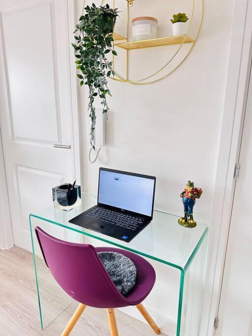 Central Derby Urban 2 Bedroom Flat - An Oasis Of Elegance! Free Parking And Wifi Suitable For Families And Professionals Kültér fotó