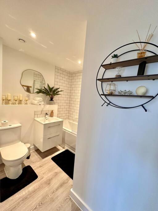 Central Derby Urban 2 Bedroom Flat - An Oasis Of Elegance! Free Parking And Wifi Suitable For Families And Professionals Kültér fotó