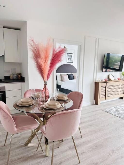 Central Derby Urban 2 Bedroom Flat - An Oasis Of Elegance! Free Parking And Wifi Suitable For Families And Professionals Kültér fotó