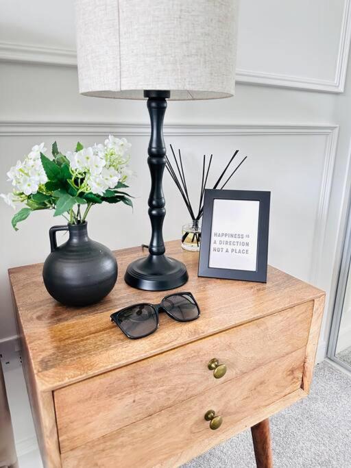 Central Derby Urban 2 Bedroom Flat - An Oasis Of Elegance! Free Parking And Wifi Suitable For Families And Professionals Kültér fotó